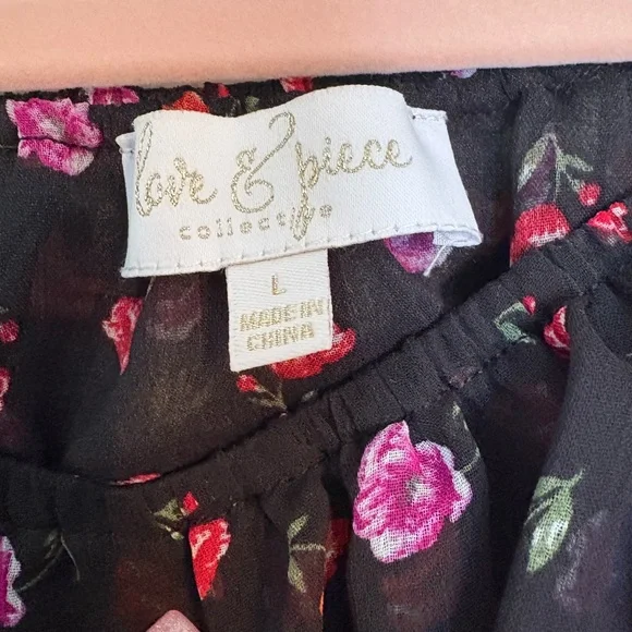 Elegant Floral Off-Shoulder Blouse - Picture 2 of 3